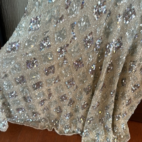 Mac Duggal Geometric Evening Gown in Nude Size 10. - Picture 8 of 15